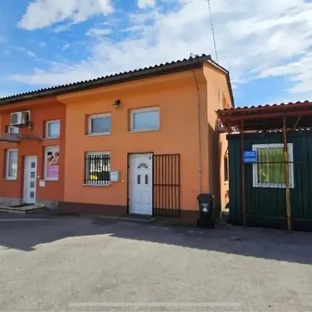 Chic Loft With Open Floor Plan Spodnja Siska