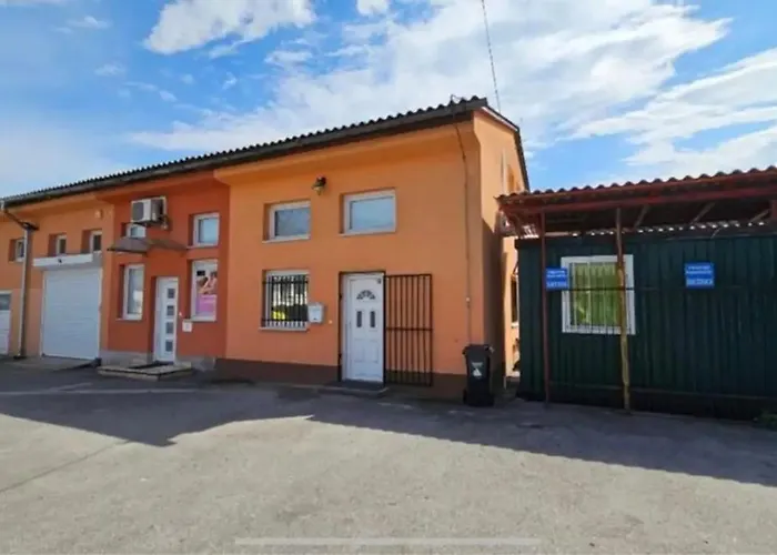 Chic Loft With Open Floor Plan Spodnja Siska